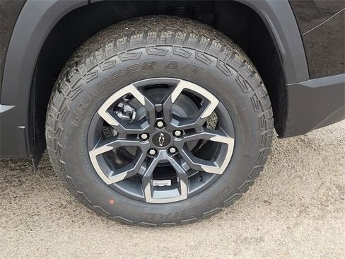 New 2026 Chevrolet Equinox ACTIV image 4