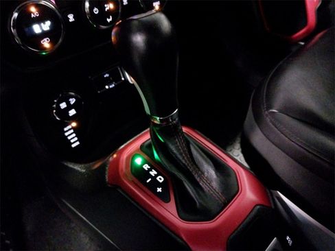 Certified 2017 Jeep Renegade Trailhawk w/ Premium Trailhawk Package image 17