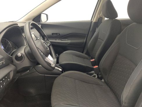 Used 2021 Nissan Kicks S FWD image 17