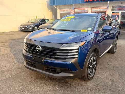 Used 2025 Nissan Kicks SV AWD/4WD image 4