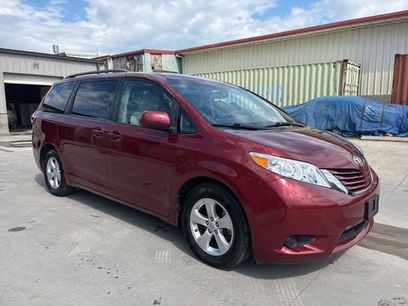 Used 2017 Toyota Sienna LE