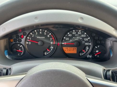 Used 2010 Nissan Frontier SE image 15