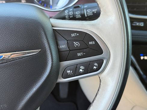 Used 2017 Chrysler Pacifica Limited w/ Advanced Safetytec Group image 17