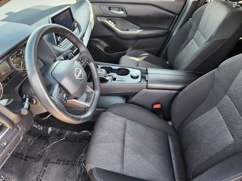 Used 2025 Nissan Rogue SV image 8