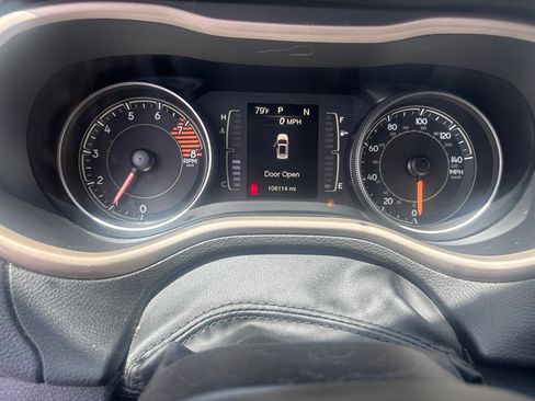 Used 2017 Jeep Cherokee 75th Anniversary FWD image 13