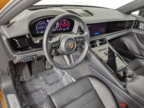 Used 2024 Porsche Panamera image 4