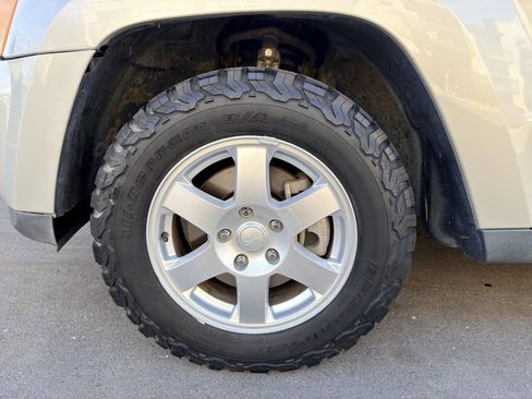 Used 2009 Jeep Grand Cherokee Laredo image 8