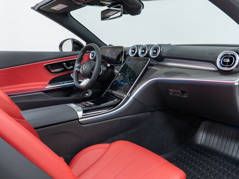 Used 2025 Mercedes-Benz CLE 300 4MATIC Cabriolet image 21