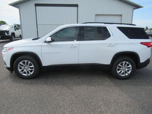 Certified 2020 Chevrolet Traverse LT w/ Driver Confidence II Package AWD/4WD image 8