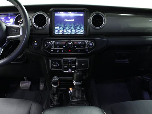 Used 2023 Jeep Wrangler Unlimited Sahara AWD/4WD image 18