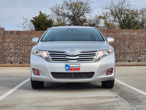 Used 2010 Toyota Venza Base image 2
