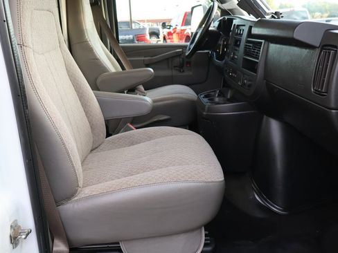 Used 2021 Chevrolet Express 3500 w/ Power Convenience Package RWD image 16