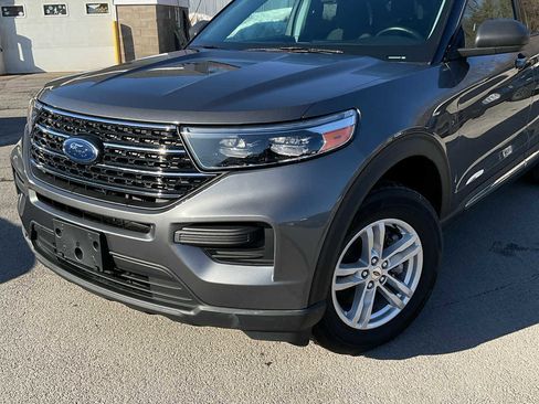 Used 2022 Ford Explorer XLT image 2