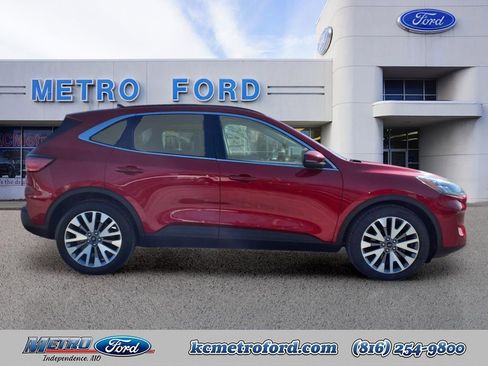 Used 2020 Ford Escape Titanium w/ Titanium Premium Package 2.0 image 2