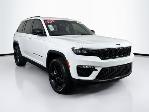 Used 2025 Jeep Grand Cherokee Limited w/ Black Appearance Package RWD image 10