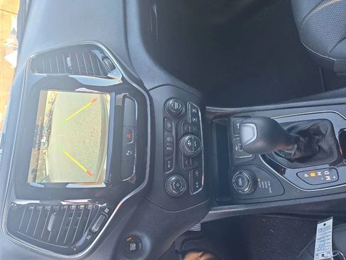 Used 2019 Jeep Cherokee Limited image 14