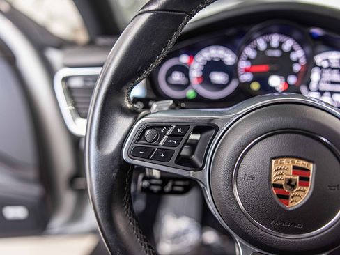 Used 2019 Porsche Panamera image 25