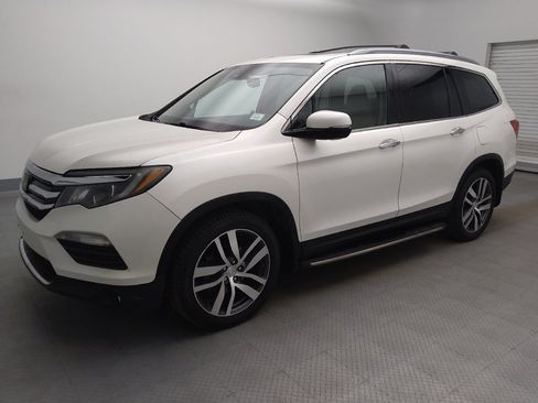 Used 2018 Honda Pilot Touring image 2