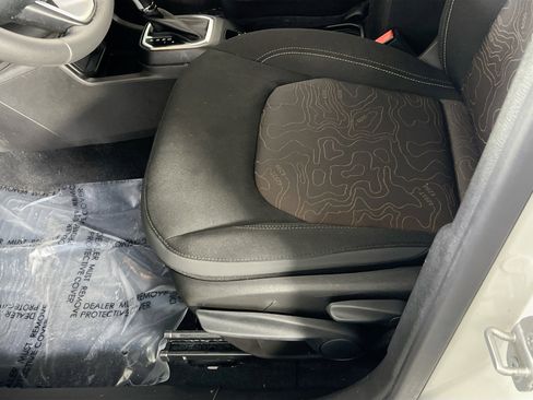 Used 2023 Jeep Renegade Latitude image 19