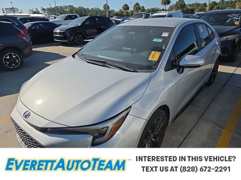 Used 2023 Toyota Corolla SE FWD image 1