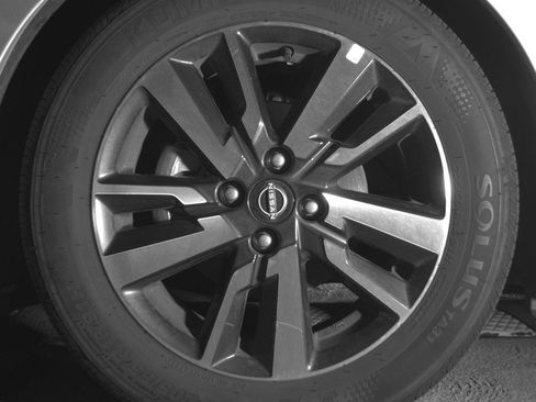 Used 2025 Nissan Versa SV image 12