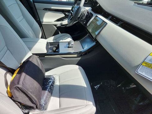 Used 2026 Land Rover Range Rover Evoque S image 3