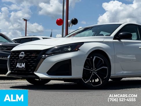 Used 2024 Nissan Altima 2.5 SR FWD image 22