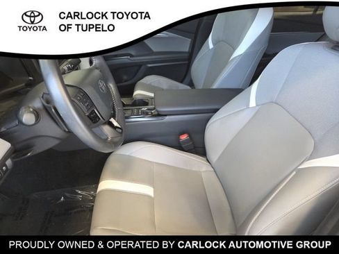 Used 2025 Toyota Camry SE FWD image 14