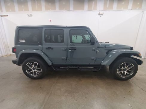 Used 2024 Jeep Wrangler Unlimited w/ Convenience Group image 8