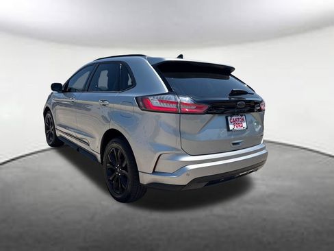 Used 2024 Ford Edge SE w/ Black Appearance Package AWD/4WD image 3