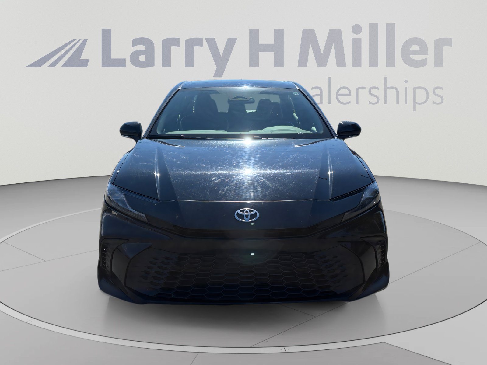 Used 2025 Toyota Camry SE FWD image 8