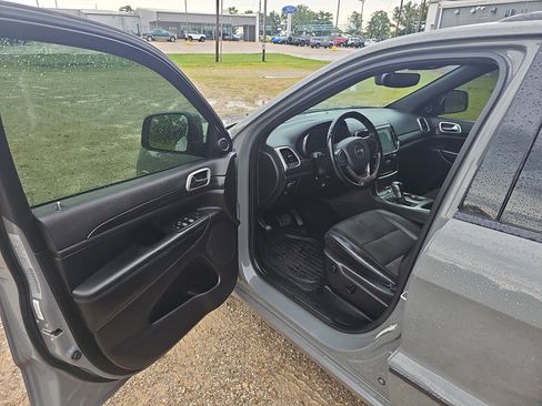 Used 2020 Jeep Grand Cherokee Altitude AWD/4WD image 20