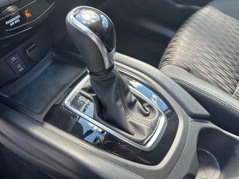 Used 2017 Nissan Rogue SV w/ SV Premium Package AWD/4WD image 26