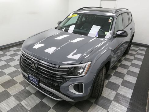 Certified 2025 Volkswagen Atlas Peak Edition SE AWD/4WD image 7
