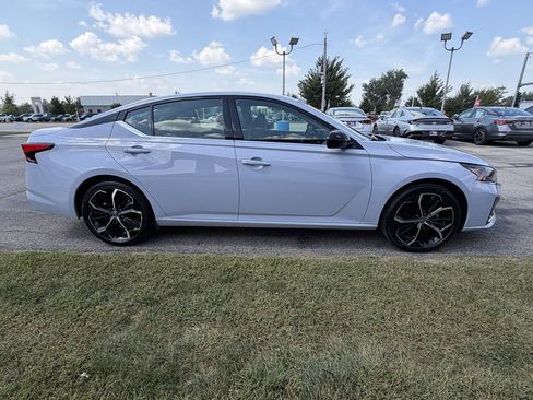 Used 2025 Nissan Altima 2.5 SR w/ SR Premium Package FWD image 6