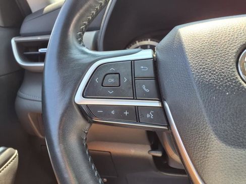 Used 2023 Toyota Highlander LE image 19