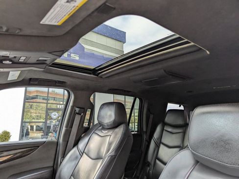 Used 2020 Cadillac Escalade Platinum AWD/4WD image 30