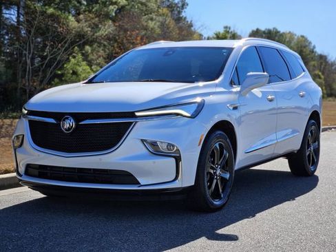 Used 2023 Buick Enclave Essence w/ Sport Touring Edition image 6