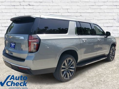 Used 2024 Chevrolet Suburban LT w/ Luxury Package AWD/4WD image 4