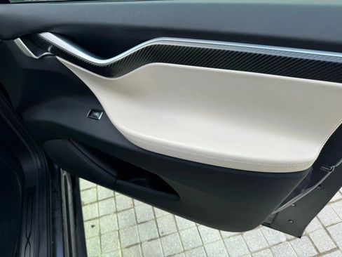 Used 2018 Tesla Model X 100D image 29