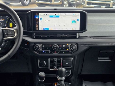 Used 2025 Jeep Wrangler Unlimited Sahara image 40