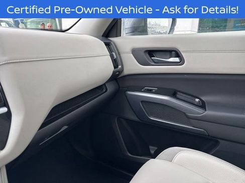 Used 2023 Nissan Pathfinder SL AWD/4WD image 16