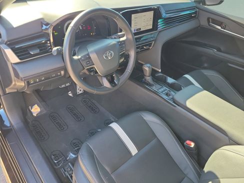 Used 2025 Toyota Camry SE image 16
