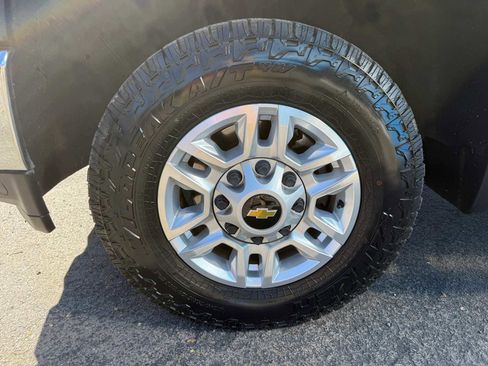 Used 2022 Chevrolet Silverado 2500 LT w/ Convenience Package image 46