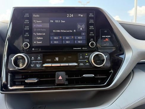 Used 2022 Toyota Highlander XLE image 25