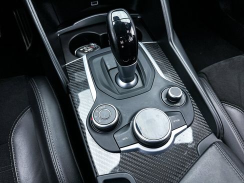 Used 2018 Alfa Romeo Giulia Quadrifoglio w/ Driver Assist Dynamic Package image 28