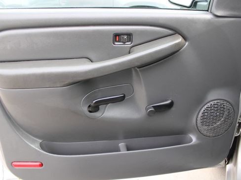 Used 2004 GMC Sierra 1500 W/T w/ Light Duty Power Package image 7