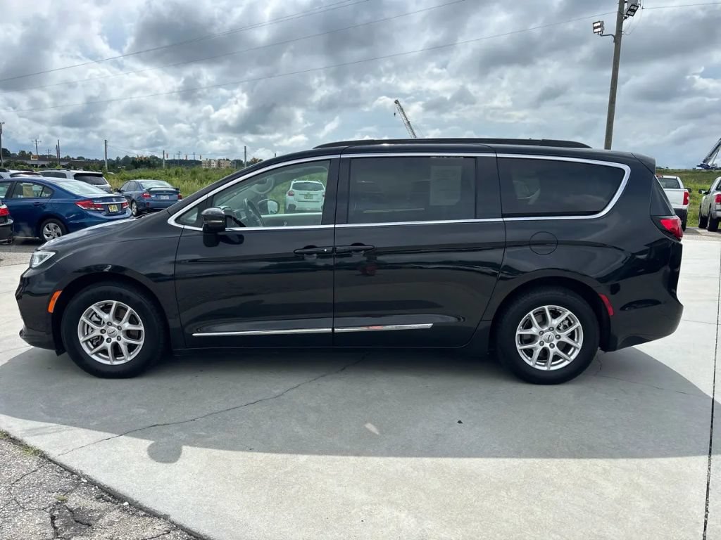 Used 2022 Chrysler Pacifica Touring-L FWD image 7