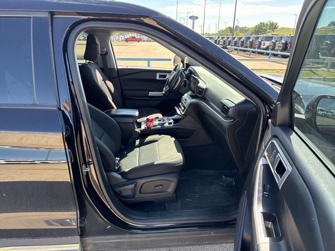 Used 2022 Ford Explorer XLT image 14