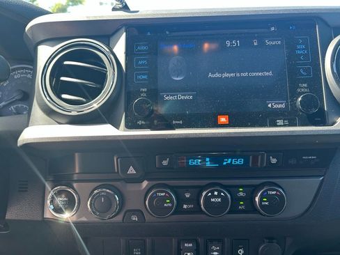 Used 2019 Toyota Tacoma TRD Off-Road w/ TRD Premium Off Road Package AWD/4WD image 17